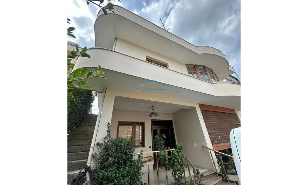 Shtepi ne shitje Shtepi Private ne Tirane, 2+1, Mobilimi Pjeserisht e mobiluar, Pagesa 300,000  Euro.