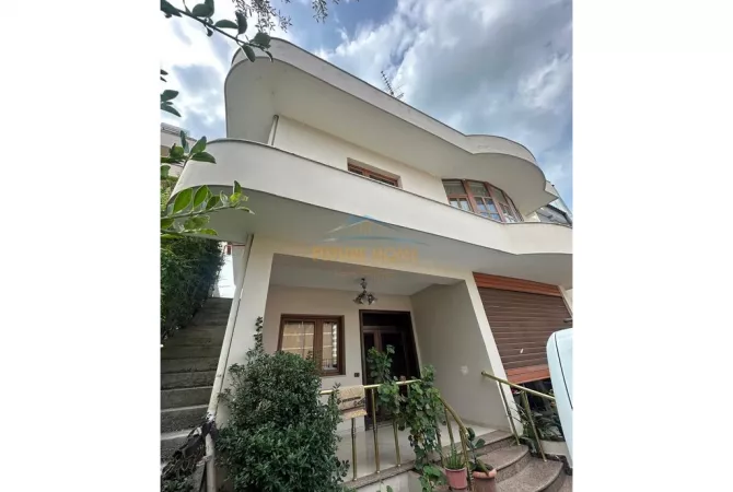Shtepi ne shitje 2+1 ne Tirane - 300,000 Euro
