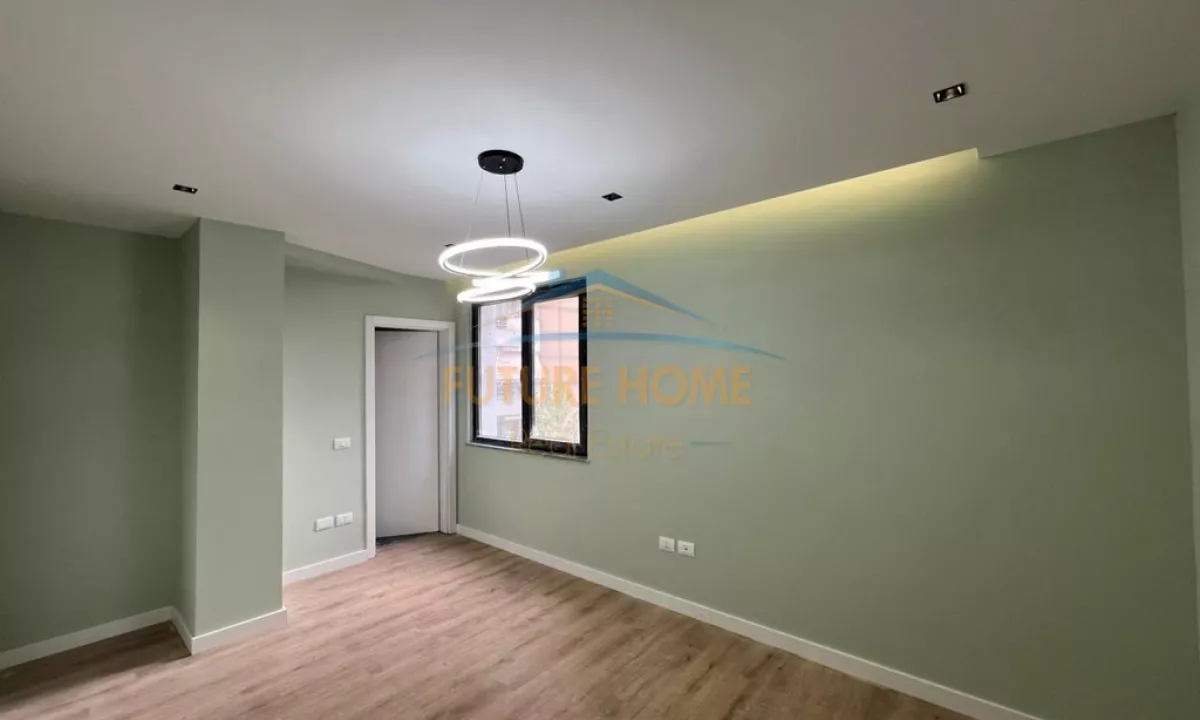 Shtepi ne shitje Apartament ne Tirane, 3+1, Mobilimi Bosh, pa mobiluar, Pagesa 200,000  Euro.