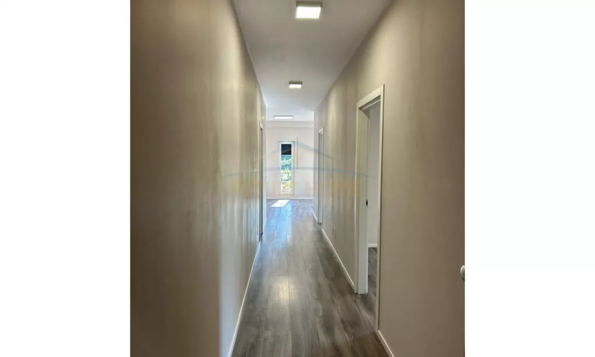 Shtepi ne shitje Apartament ne Tirane, 2+1, Mobilimi Bosh, pa mobiluar, Pagesa 230,000  Euro.