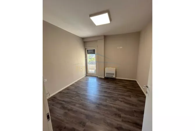 Shtepi ne shitje Apartament ne Tirane, 2+1, Mobilimi Bosh, pa mobiluar, Pagesa 230,000  Euro.