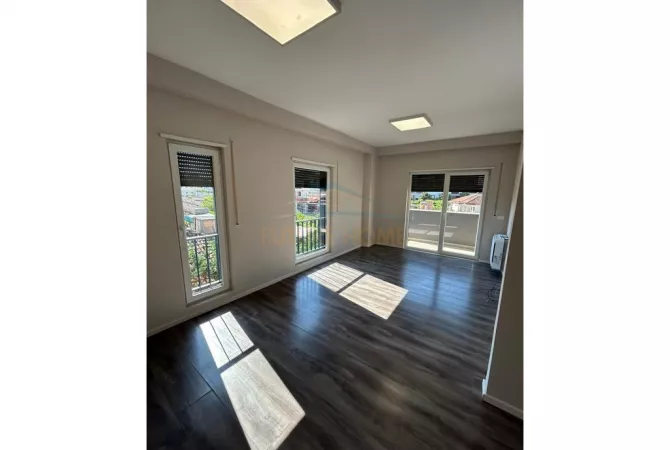 Shtepi ne shitje Apartament ne Tirane, 2+1, Mobilimi Bosh, pa mobiluar, Pagesa 230,000  Euro.