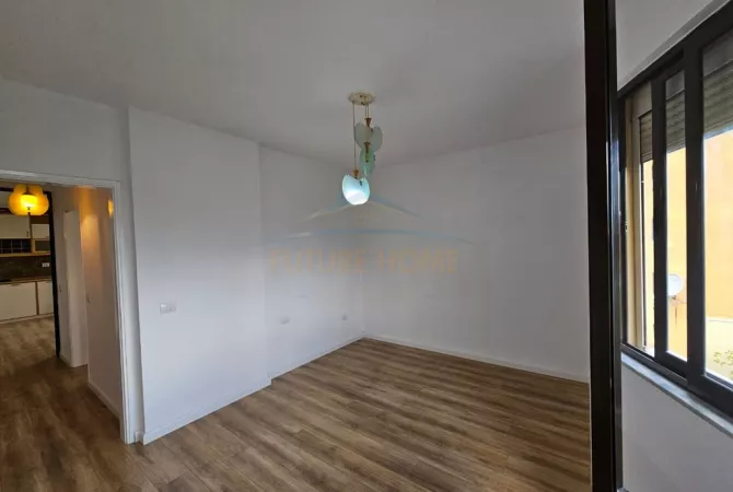 Shtepi ne shitje Apartament ne Tirane, 2+1, Mobilimi Bosh, pa mobiluar, Pagesa 165,000  Euro.