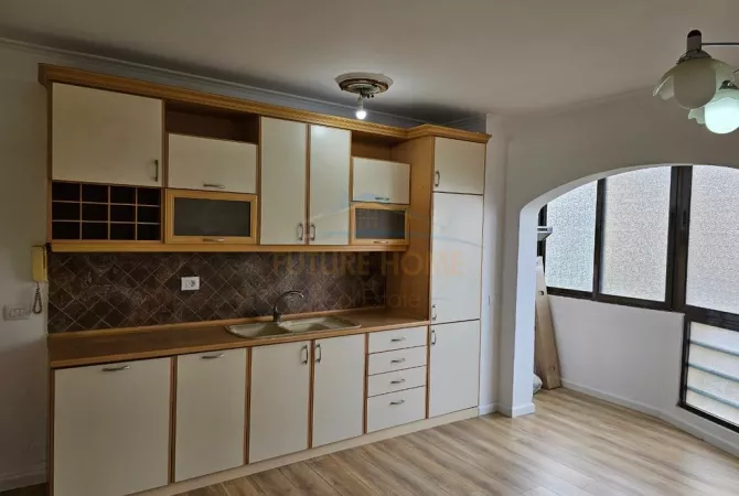 Shtepi ne shitje Apartament ne Tirane, 2+1, Mobilimi Bosh, pa mobiluar, Pagesa 165,000  Euro.