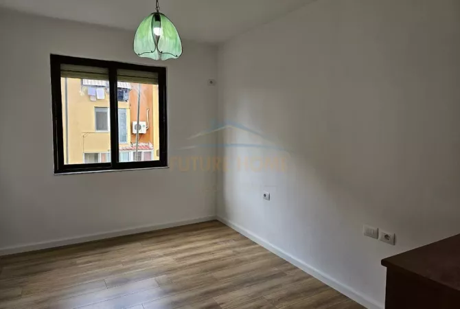 Shtepi ne shitje Apartament ne Tirane, 2+1, Mobilimi Bosh, pa mobiluar, Pagesa 165,000  Euro.