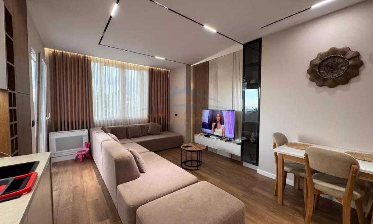 Shtepi ne shitje Apartament ne Tirane, 2+1, Mobilimi E mobiluar, Pagesa 180,000  Euro.