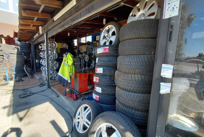 Ambiente Commerciale in Vendita 6+1 a Durazzo - 1,000,000 Euro