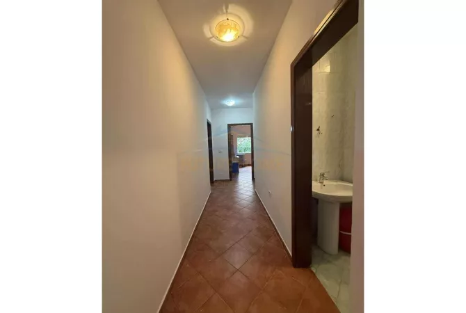 Shtepi ne shitje Apartament ne Tirane, 2+1, Mobilimi Bosh, pa mobiluar, Pagesa 320,000  Euro.