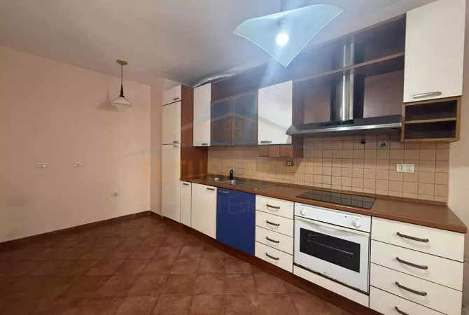 Shtepi ne shitje Apartament ne Tirane, 2+1, Mobilimi Bosh, pa mobiluar, Pagesa 320,000  Euro.