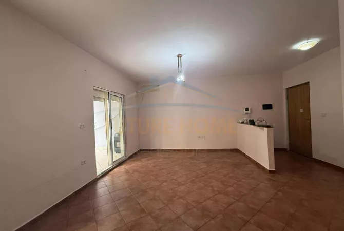 Shtepi ne shitje Apartament ne Tirane, 2+1, Mobilimi Bosh, pa mobiluar, Pagesa 320,000  Euro.
