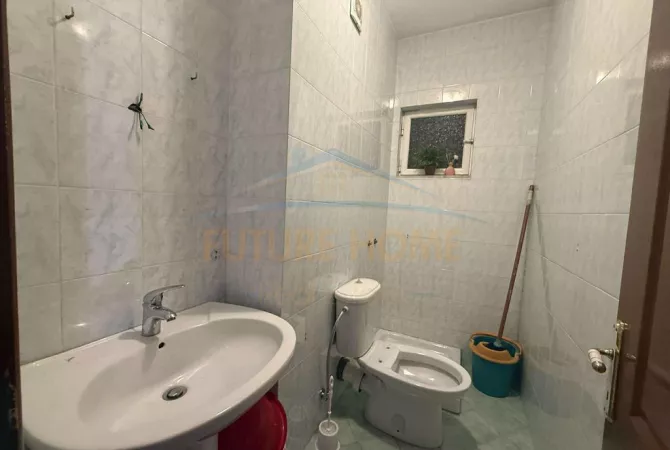 Shtepi ne shitje Apartament ne Tirane, 2+1, Mobilimi Bosh, pa mobiluar, Pagesa 320,000  Euro.