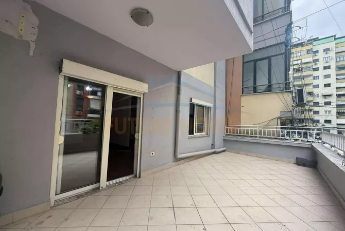Shtepi ne shitje Apartament ne Tirane, 2+1, Mobilimi Bosh, pa mobiluar, Pagesa 320,000  Euro.