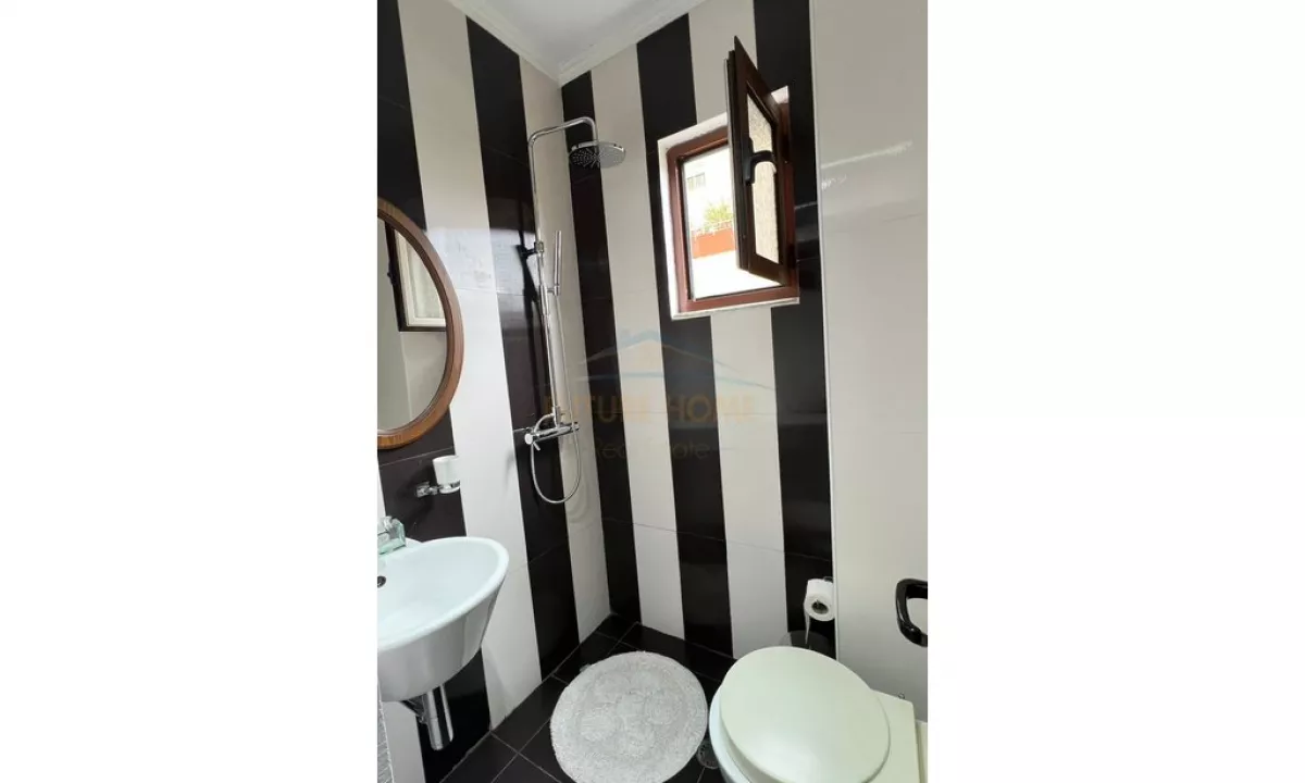 Shtepi ne shitje Apartament ne Tirane, 3+1, Mobilimi E mobiluar, Pagesa 320,000  Euro.