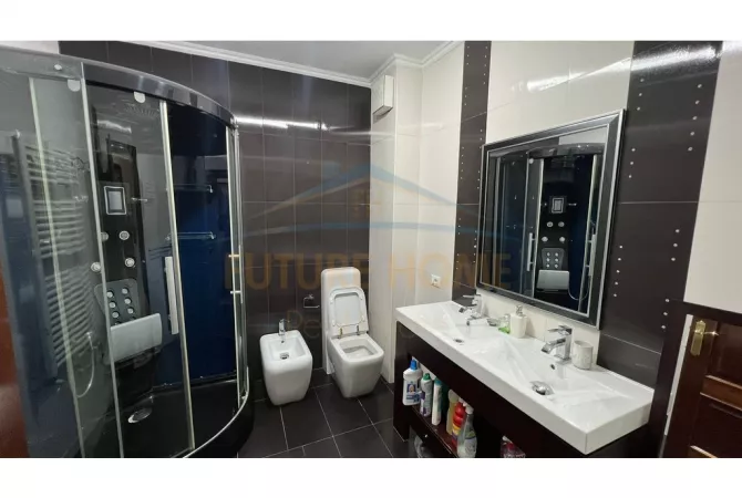 Shtepi ne shitje Apartament ne Tirane, 3+1, Mobilimi E mobiluar, Pagesa 320,000  Euro.