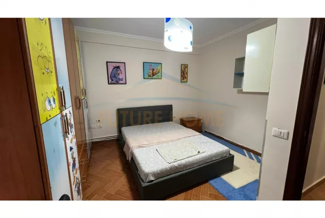 Shtepi ne shitje Apartament ne Tirane, 3+1, Mobilimi E mobiluar, Pagesa 320,000  Euro.