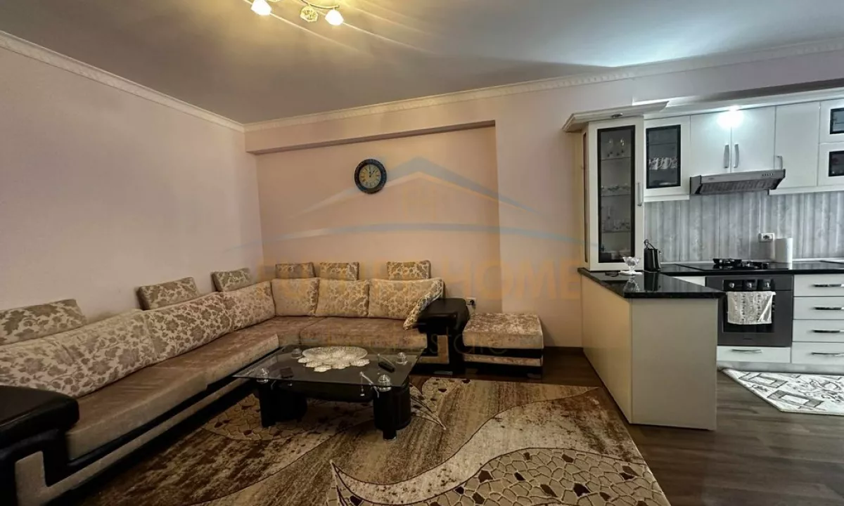 Shtepi ne shitje Apartament ne Tirane, 2+1, Mobilimi E mobiluar, Pagesa 165,000  Euro.