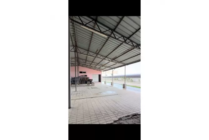 Ambiente Commerciale in Vendita 4+1 a Durazzo - 1,000,000 Euro