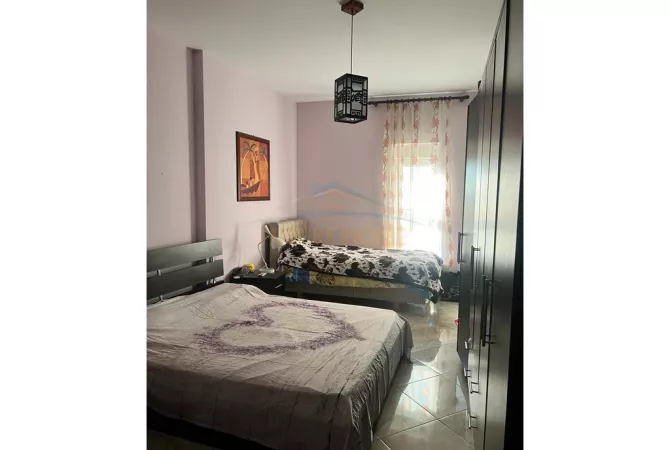 Shtepi ne shitje Apartament ne Tirane, 2+1, Mobilimi E mobiluar, Pagesa 165,000  Euro.