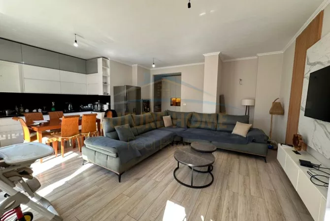 Shtepi ne shitje Apartament ne Tirane, 3+1, Mobilimi E mobiluar, Pagesa 250,000  Euro.