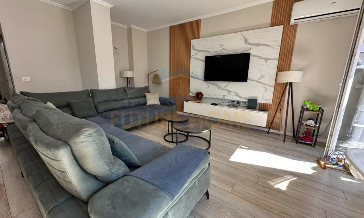 Shtepi ne shitje Apartament ne Tirane, 3+1, Mobilimi E mobiluar, Pagesa 250,000  Euro.