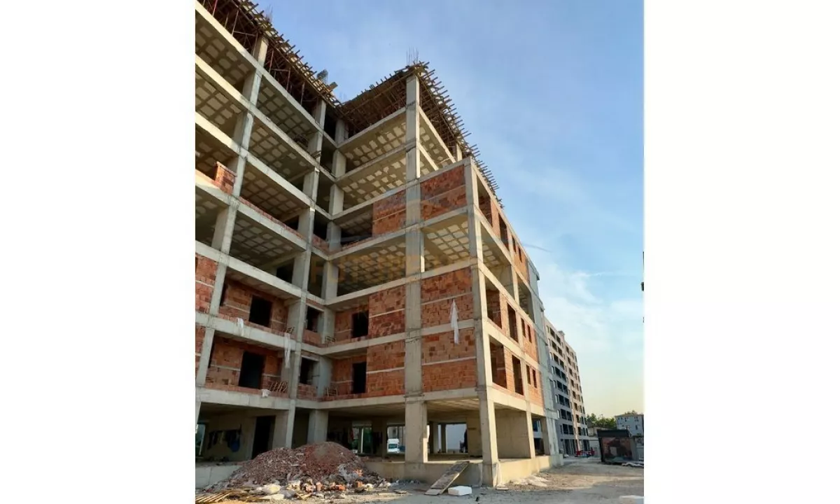 Shtepi ne shitje Apartament ne Tirane, 3+1, Mobilimi Bosh, pa mobiluar, Pagesa 100,447  Euro.