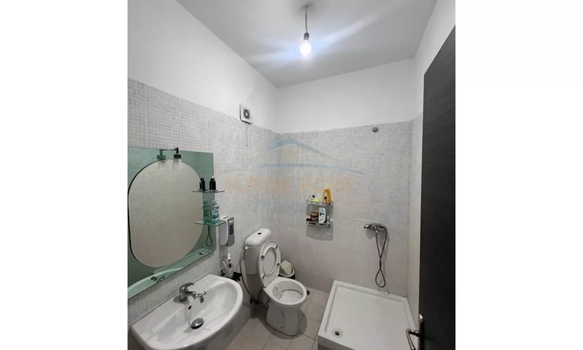 Shtepi ne shitje Apartament ne Tirane, 2+1, Mobilimi E mobiluar, Pagesa 150,000  Euro.