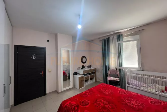 Shtepi ne shitje Apartament ne Tirane, 2+1, Mobilimi E mobiluar, Pagesa 150,000  Euro.