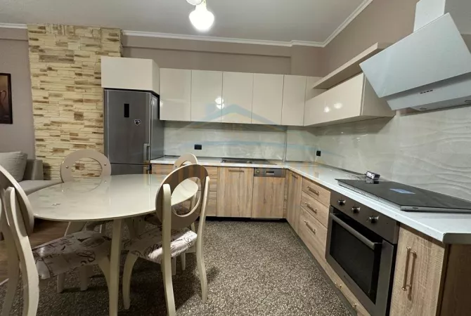 Shtepi ne shitje Apartament ne Tirane, 2+1, Mobilimi E mobiluar, Pagesa 143,000  Euro.