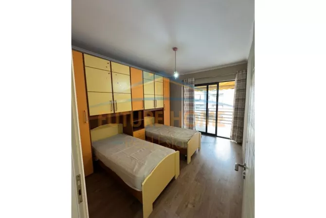 Shtepi ne shitje Apartament ne Tirane, 2+1, Mobilimi E mobiluar, Pagesa 143,000  Euro.