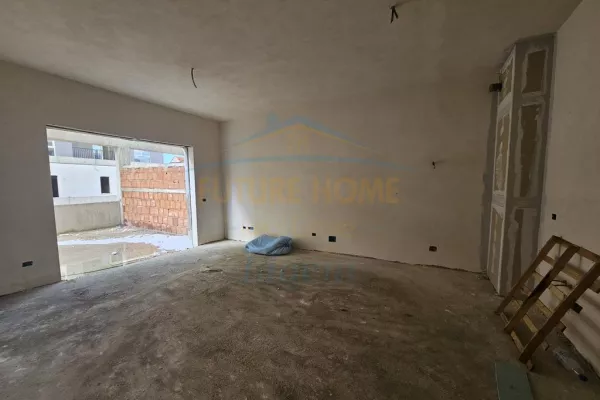 Shtepi ne shitje Apartament ne Tirane, 2+1, Mobilimi Bosh, pa mobiluar, Pagesa 168,000  Euro.
