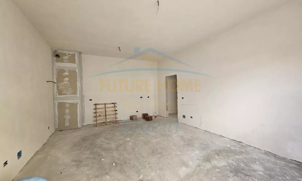 Shtepi ne shitje Apartament ne Tirane, 2+1, Mobilimi Bosh, pa mobiluar, Pagesa 168,000  Euro.