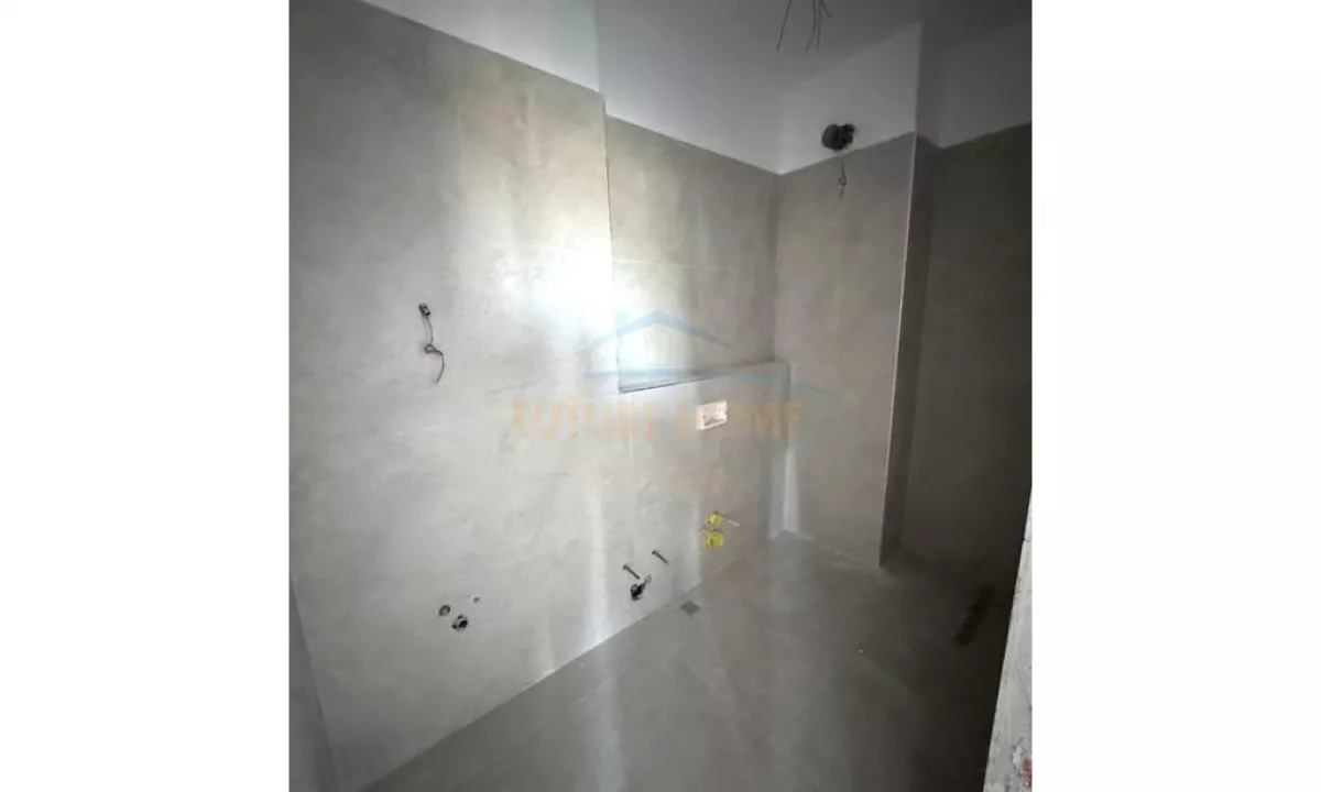 Shtepi ne shitje Apartament ne Tirane, 2+1, Mobilimi Bosh, pa mobiluar, Pagesa 350,000  Euro.