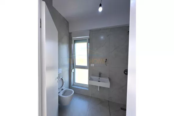 Shtepi ne shitje Apartament ne Tirane, 1+1, Mobilimi Bosh, pa mobiluar, Pagesa 80,000  Euro.