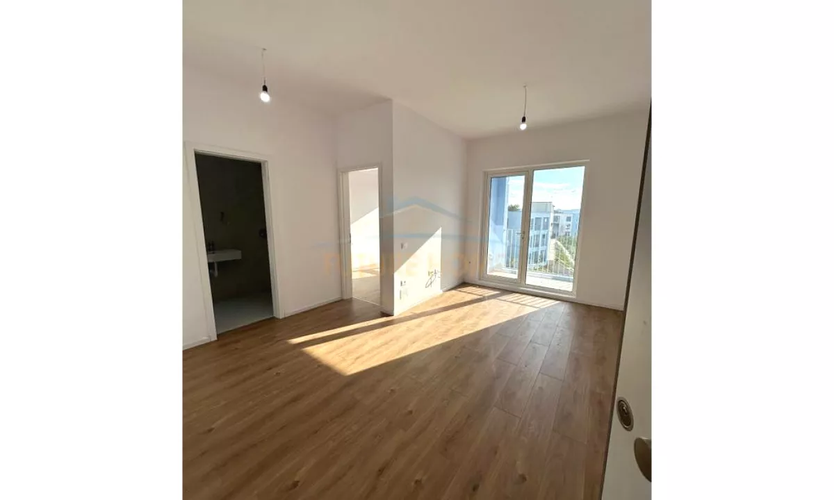 Shtepi ne shitje Apartament ne Tirane, 1+1, Mobilimi Bosh, pa mobiluar, Pagesa 80,000  Euro.
