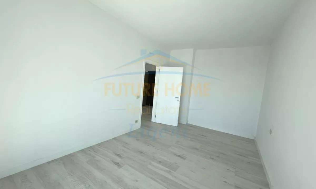 Zyre, Rruga Mine Peza, Golden Tower