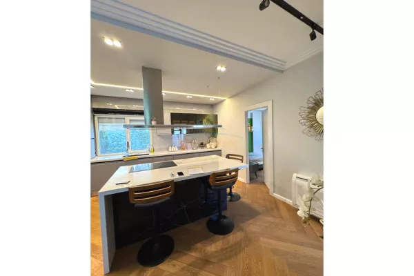 Shtepi ne shitje Apartament ne Tirane, 2+1, Mobilimi E mobiluar, Pagesa 370,000  Euro.