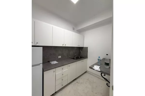 Ambient Biznesi, Qender, Tirane.