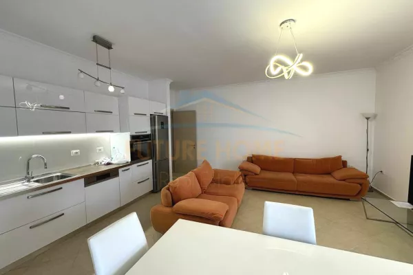Shtepi ne shitje Apartament ne Tirane, 2+1, Mobilimi E mobiluar, Pagesa 270,000  Euro.