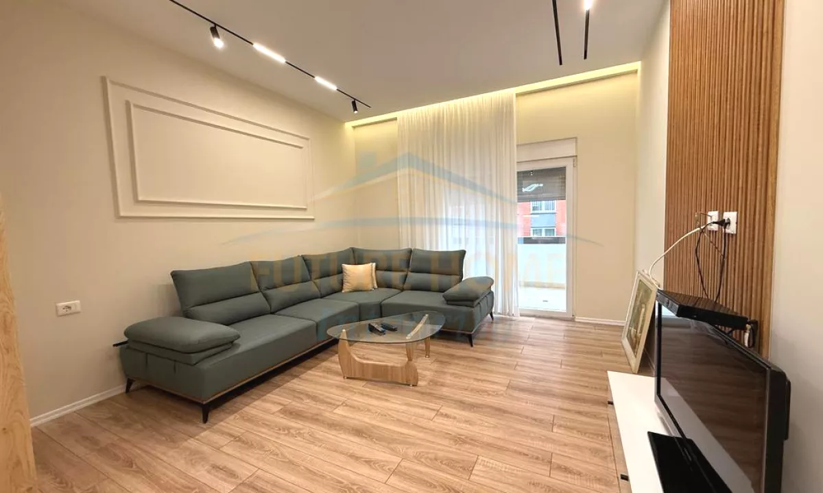 Shtepi ne shitje Apartament ne Tirane, 2+1, Mobilimi E mobiluar, Pagesa 256,000  Euro.