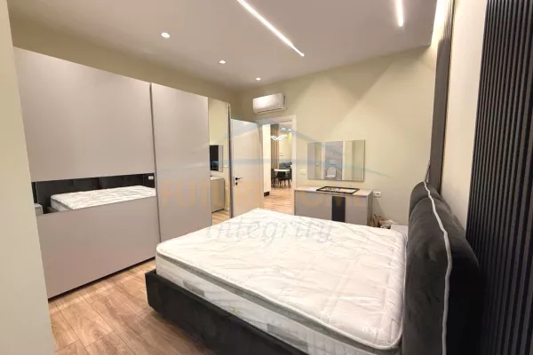 Shtepi ne shitje Apartament ne Tirane, 2+1, Mobilimi E mobiluar, Pagesa 256,000  Euro.