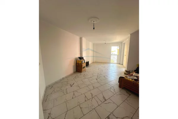 Shtepi ne shitje Apartament ne Tirane, 1+1, Mobilimi Bosh, pa mobiluar, Pagesa 159,100  Euro.