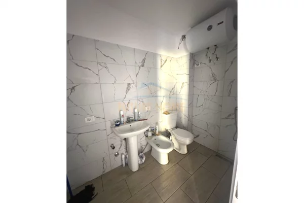 Shtepi ne shitje Apartament ne Tirane, 1+1, Mobilimi Bosh, pa mobiluar, Pagesa 159,100  Euro.