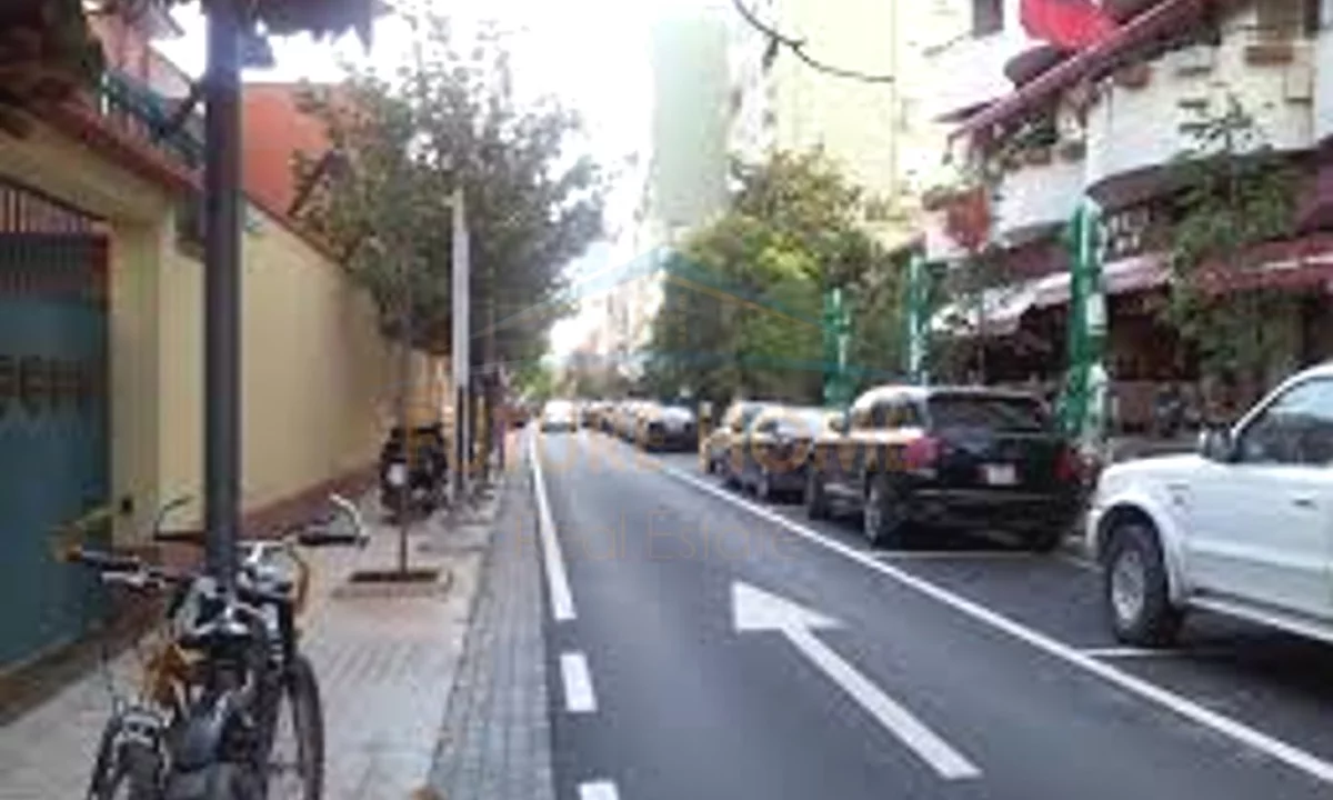 Qira, Ambient, Blloku, Tirane.