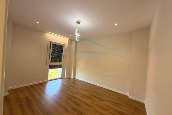 Shtepi ne shitje Apartament ne Tirane, 2+1, Mobilimi Bosh, pa mobiluar, Pagesa 185,000  Euro.