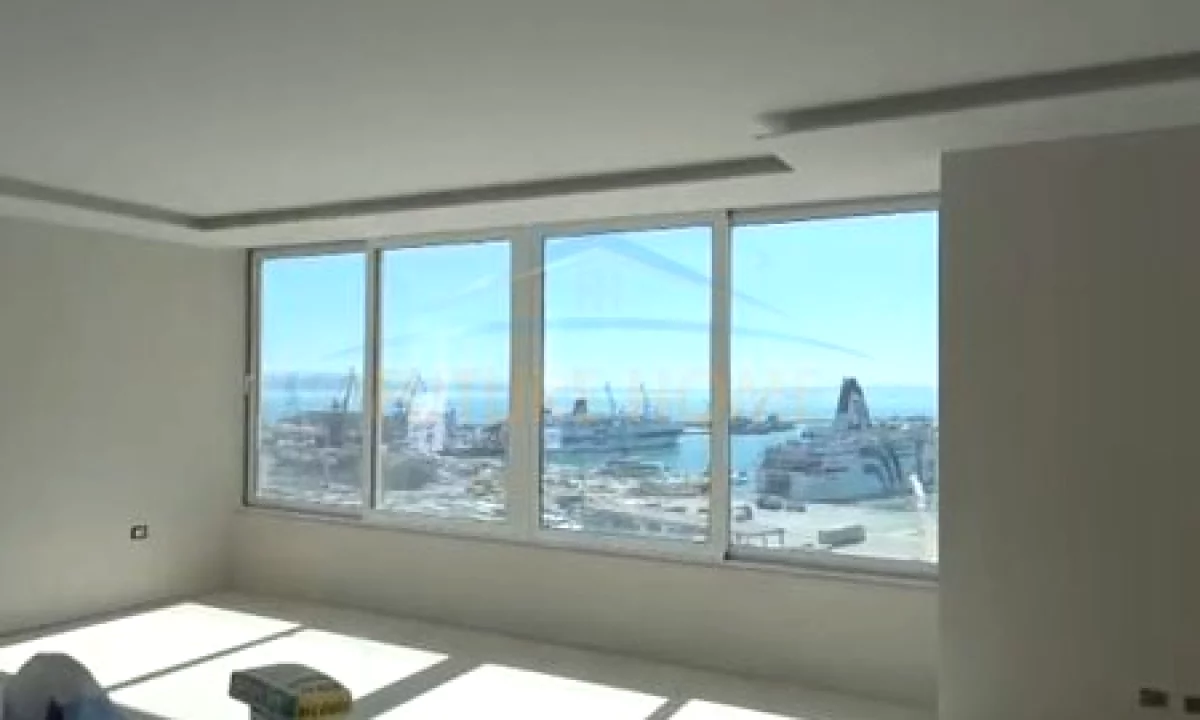 Shtepi ne shitje Apartament ne Durres, 2+1, Mobilimi Bosh, pa mobiluar, Pagesa 400,000  Euro.