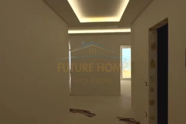 Shtepi ne shitje Apartament ne Durres, 2+1, Mobilimi Bosh, pa mobiluar, Pagesa 400,000  Euro.