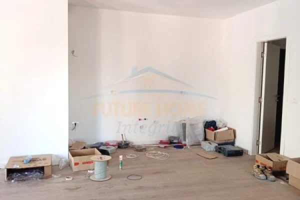 Shtepi ne shitje Apartament ne Tirane, 2+1, Mobilimi Bosh, pa mobiluar, Pagesa 234,800  Euro.