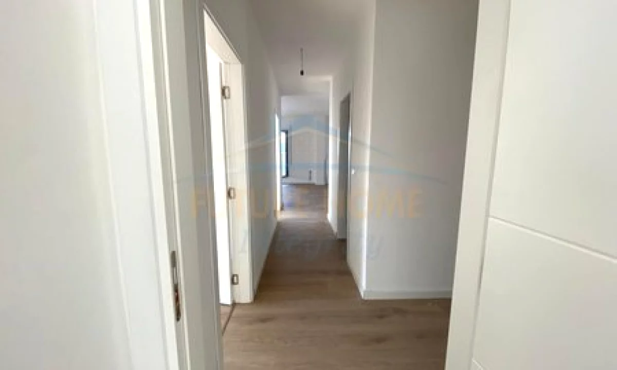 Shtepi ne shitje Apartament ne Tirane, 2+1, Mobilimi Bosh, pa mobiluar, Pagesa 351,200  Euro.