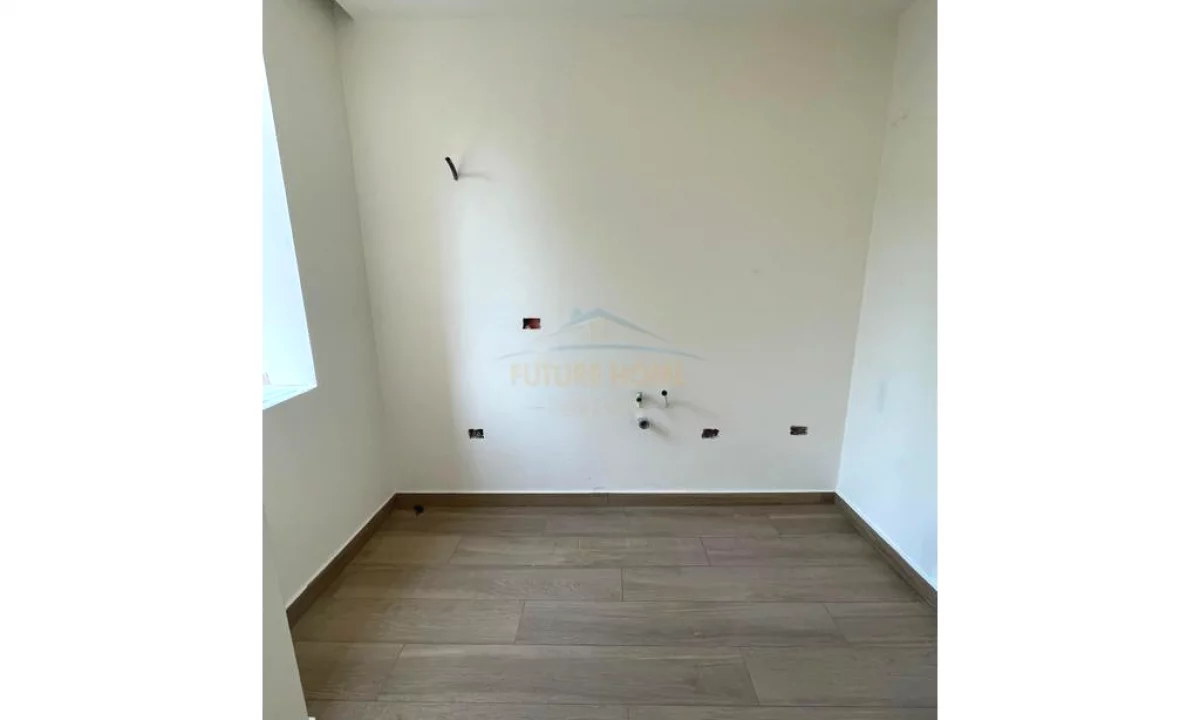 Shtepi ne shitje Apartament ne Tirane, 2+1, Mobilimi Bosh, pa mobiluar, Pagesa 170,000  Euro.