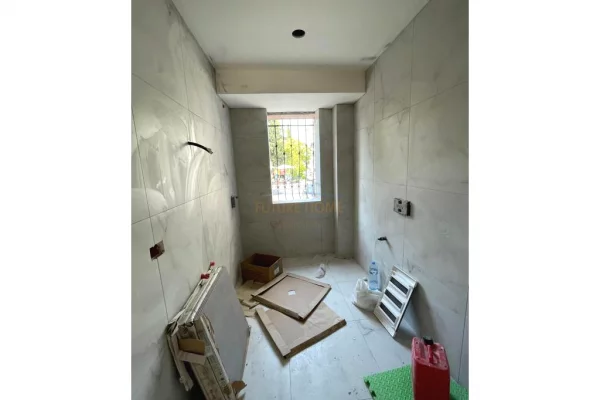 Shtepi ne shitje Apartament ne Tirane, 2+1, Mobilimi Bosh, pa mobiluar, Pagesa 170,000  Euro.